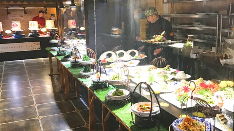 在考察加盟项目时，投资者还需关注以下几点，以降低加盟风险：